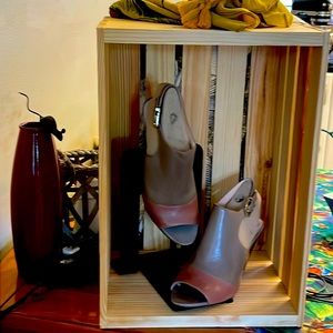 Vince Camuto luxury leather dress sandal. Mushroom and taupe 9 M